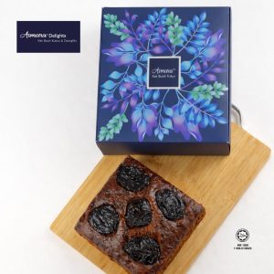 Top view of Kek Buah Kukus Prun Kranberi 720g whole cake with Asmara Delights gift box
